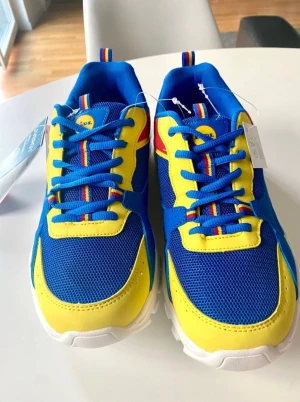 LIDL 2021 SKOR - Helt nya, Limited edition sneakers collectors edition  Storlek: 42 Pickup Västra Hamnen 
