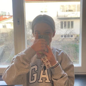 Filippa - En glad liten bajskorv till salu 