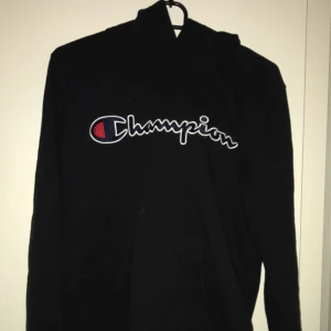 Champion hoodie - Svart champion hoodie storlek S. Inga fel.