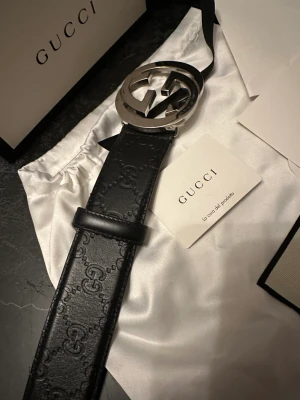 Gucci bälte  - Äkta Gucci bälte köpt på Gucci hemsida storlek 95cm följer med box och alla intyg