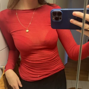 Intimissimi tröja ❤️ - Säljer denna berömda kashmirtröja från Intimissimi, storlek S använd en gång så som ny i skick!❤️ Nypris 400kr!  Pris just nu:300kr