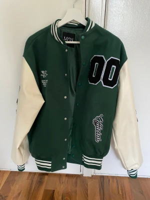 Bomber jacka  - Bomber jacka storlek M 