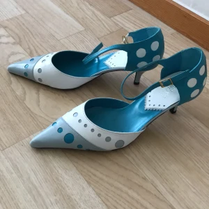 Damskor - Dessa jättefina damskor är helt oanvända. De köptes i London. Låga och bekväma. 