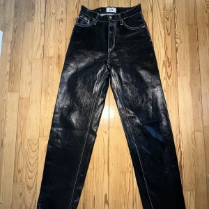 Eytys benz tar - Ny skick. Använda 3ggr Är 179cm lång 