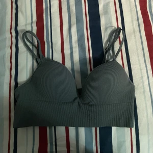 Bh - Bh i strl. 75A. Aldrig använd, för liten. Nyköpt.  