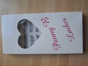 Lösögonfransar 🌞 - Här har jag ett paket med lösögonfransar 🌞 dock fattas det 2 par längst ner (vilket jag ej sett innan),så pris blir 10 kr plus frakt 16 kr 🌞 Swish finns 🌞 vid frågor kontakta mig 🌞