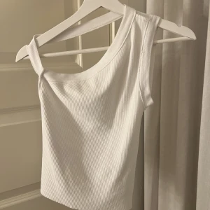 Topp - Från Pull&bear, aldrig använd men alla lappar är bortklippta🫶🏼