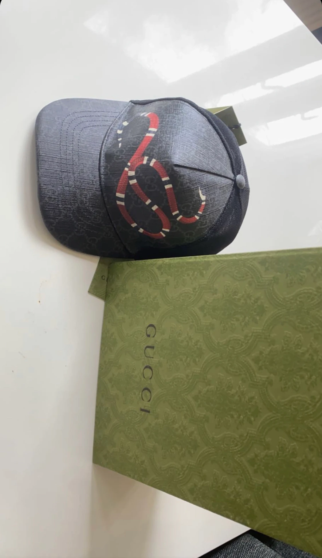 Byter/säljer svart orm Gucci keps äkta 