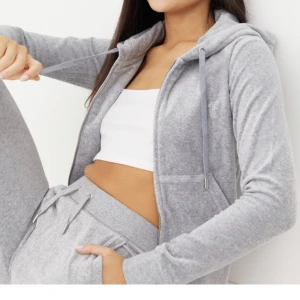 Grå Juicy Couture Kofta - (Bara koftan). Nyskick! Frakt: 66kr spårbart (PostNord)!👍