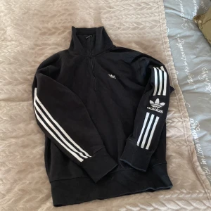 Adidas - Oanvänd tröja från adidas originals 