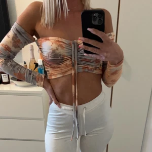 Topp - Topp storlek 34 aldrig använd bara testad. 