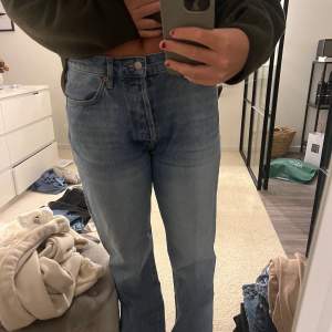 Superfina raka jeans i storlek 33/32 passar mig som har 38 i jeans