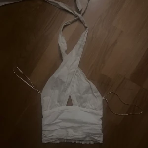 Söt topp - Säljer denna super snygga toppen som jag köpte på Gina för något år sedan, har bara använt den ett fåtal gånger då den är lite för liten för mig.