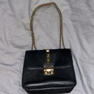 Väska - Skit snygg väska dom är ny och aldrig använd🙌🙌. 