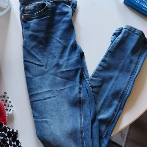 Jesns lindex st 170 - Jättefina jeans st 170 ifrån lindex använda fåtal gånger 