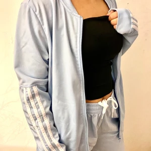 Adidas byxa o tröja blå - Använd en gång 