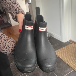 Hunter stövlar - Hjälper mamma att sälja sina hunter gummistövletter!! Fint skick!!