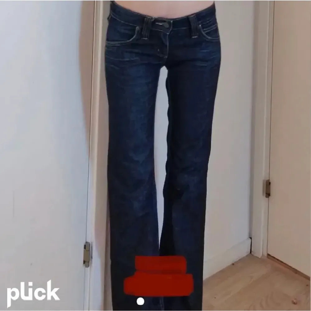 Lågmidjade Lee jeans 💞.Midja: 73cm innerbenslängd:76cm . Jeans & Byxor.