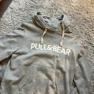 Hoodie från Pull & Bear storlek M men passar även S 💗 aldrig använd!