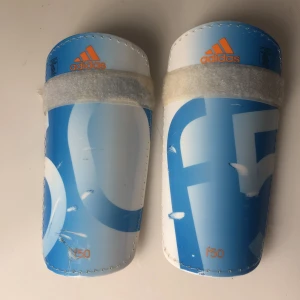 Benskydd - Benskydd från adidas. Köparen står för frakten.💙