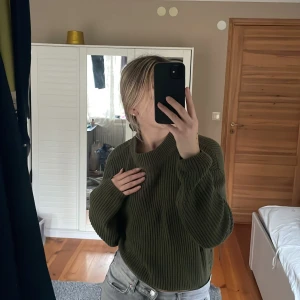 Stickad tröja - Mysig stickad tröja i strl S✨💕 Säljer för att den inte kommer till användning OBS Använd inte köp nu!    