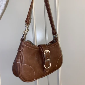 Väska  - Jättefin brun oanvänd väska! ❣️