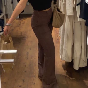 Kostymbyxor  - Bershka i storlek M