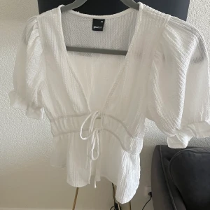 Söt blus  - Testad en gång. Jätte fin. Passar xs/s också. 