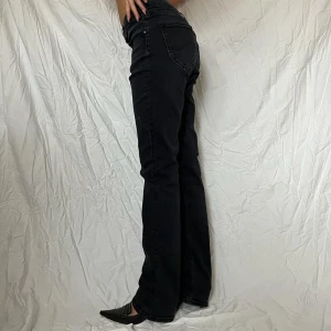 JEANS OCH BYXOR - ReFashion UF! Första droppet släpps nu på fredag 16:00 där ni kommer ha chans att köpa jeans och byxor både på instagram och här på plick! Följ @refashionuf på instagram  för information om släppet❤️