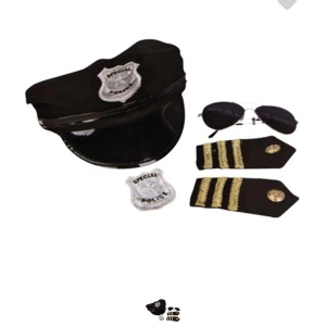 Polis kit - Säljer det här polis kitet i bra skick. Allt på bilden ingår.