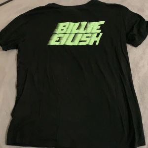 Billlie Eilish merch  - T shirt , M men e oversized  