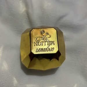 Parfymer  - 1. Women million finns en tredje del kvar.  2. Miss Dear pour femme halva kvar 25 ml. 3. LIVE & SURPRISE pour femme finns en tredje del kvar. 