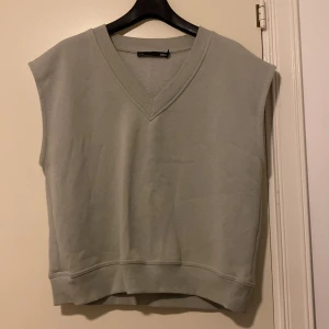 Väst - Supermysig väst från lager 157. Är i xs/s men är stor så skulle passa m också 