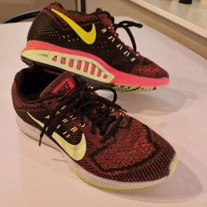 Nike sneakers / träningsskor - Jättesköna Nike dojor i bra skick! 