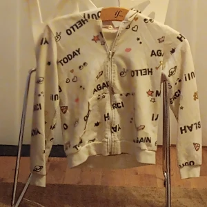 Children funny and good looking sweatshirt with a lot  - It's been worn 5 times but still really good looking.