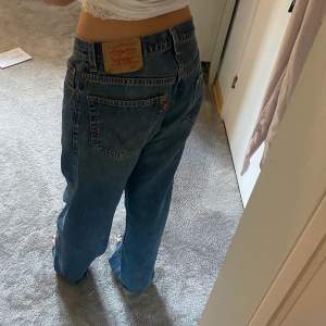 Levis 501 jeans i bra skick!🔥jag har storlek 36/S/M och är 165. Köparen står för frakt.