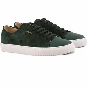  axel arigato - gröna axel arigato, st 40  använda med frf i bra skick 