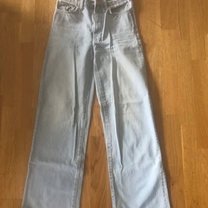 Högmidjade jeans - Knappt använda Högmidjade Jeans