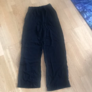 använda 1 gång - Riktigt sköna och fina Linnebyxor från H&M. 