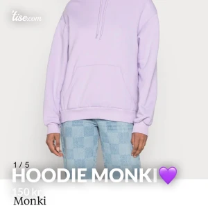 Hoodie Monki💜 - Säljer denna Hoodie ifrån Monki då den inte kommer till användning längre, men i väldigt fint skick är den. Kan posta med instabox också.💜