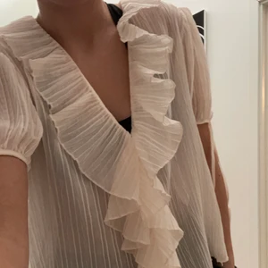 Blus  - Zara blus ❤️Endast använd enstaka gång. Många intresserade , så köp direkt :400 bud: 290