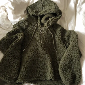 Mysig hoodie - Supermysig hoodie från bikbok. Lite croppad. Kan mötas upp i Kristianstad området eller skickas☺️