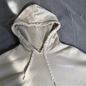 Oversized hoodie - Oversized hoodie från Monki. Aldrig använd och är precis som ny. Den är storlek XXS men är fortfarande oversized💕💕