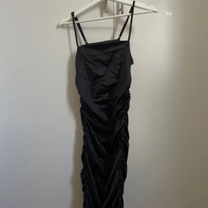 Klänning strl S - Oanvänd, tagg kvar