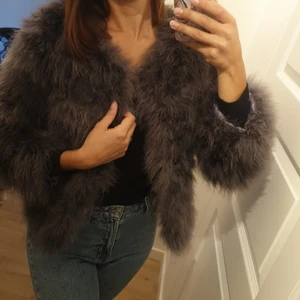 Pälsjacka - Säljer min fina pälsjacka som passar en XS-S. Jackan säljs i fint skick! 