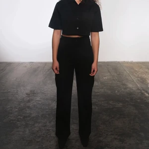 Adsgn Cargo Pants  - endast använda ett fåtal gånger och säljer då de är för stora för mig. Storlek M 🫶🏼🤝🏼 nypris 899kr mitt pris 550kr men kan diskuteras! 