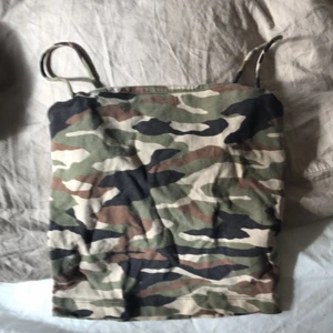 Grönt linne - Ett grönt linne ifrån gina i strl xs ❤️ säljer för att den inte är min stil 💗