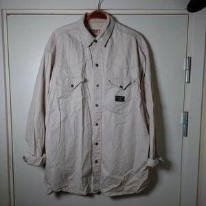 Petroff-skjorta - En äkta vintage Petroff-skjorta i ljus beige