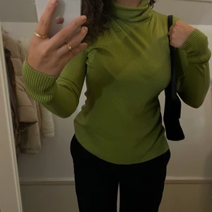 Tröja - Endast använd ett par gånger, väldigt bra stick!