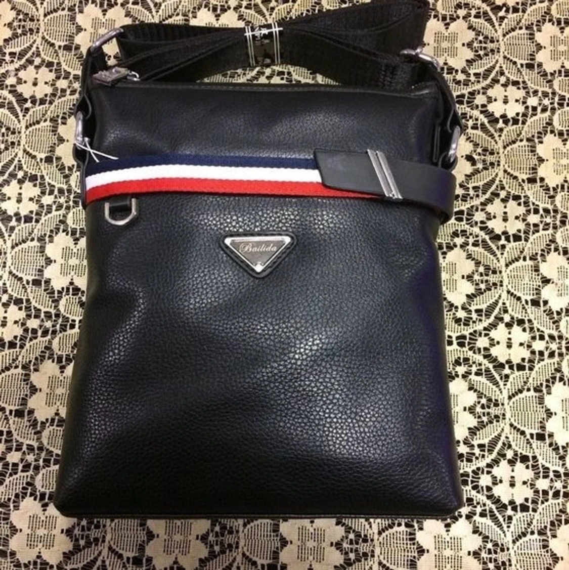 Snygg Axelremsväska 